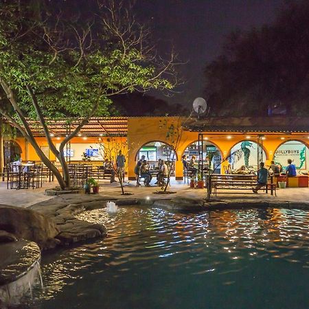 Jollyboys Backpackers Hostel ลิฟวิงสโตน ภายนอก รูปภาพ