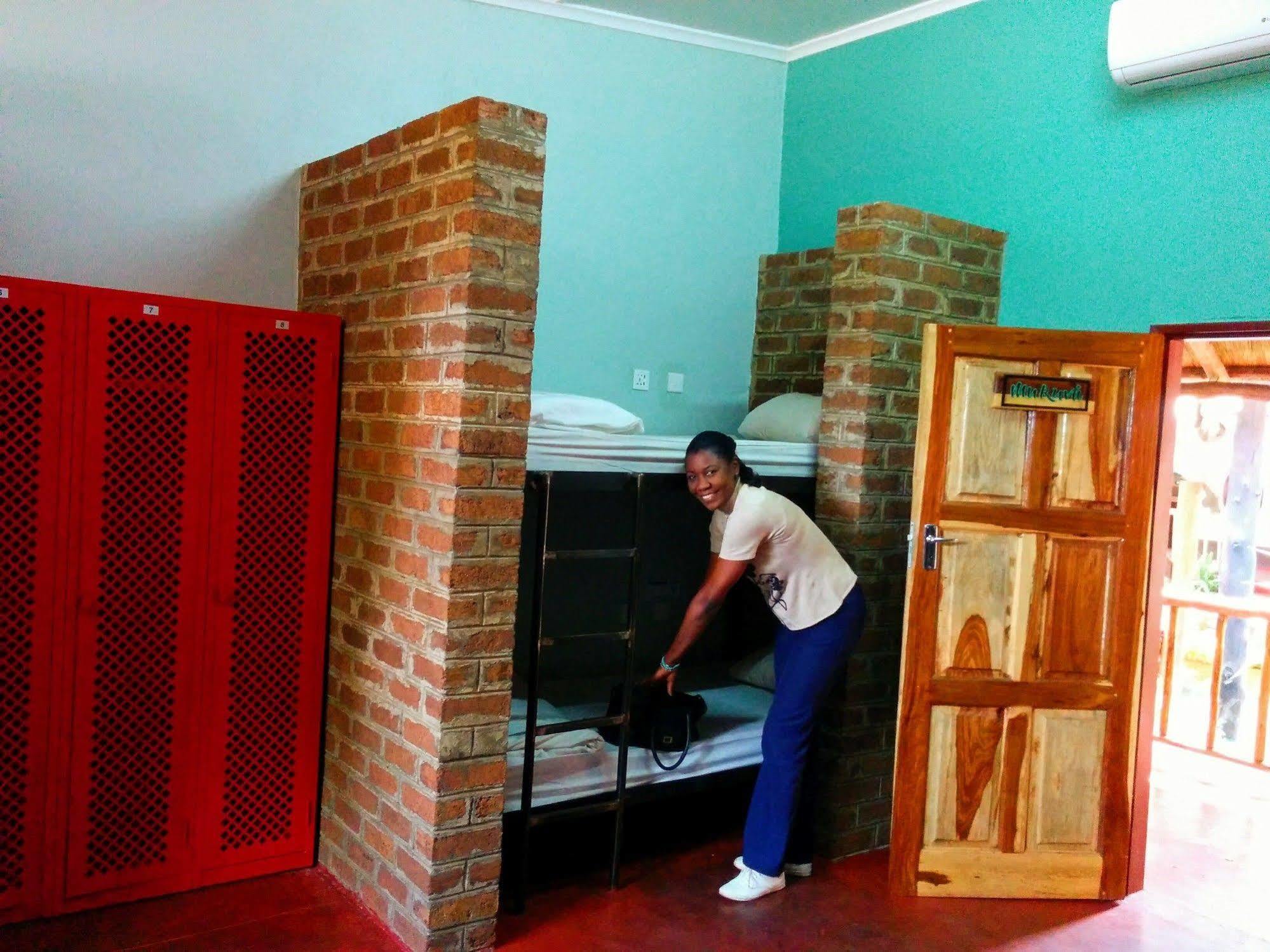 Jollyboys Backpackers Hostel ลิฟวิงสโตน ภายนอก รูปภาพ