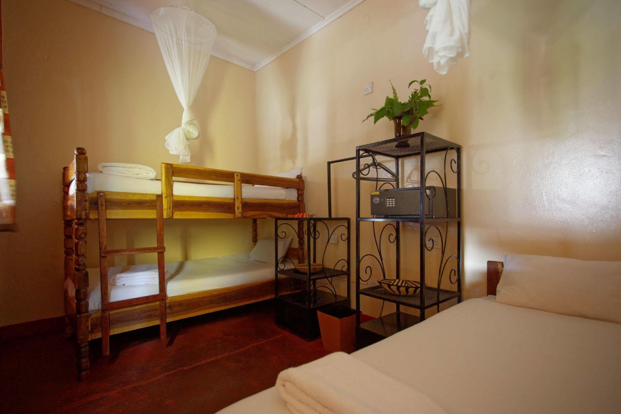 Jollyboys Backpackers Hostel ลิฟวิงสโตน ภายนอก รูปภาพ