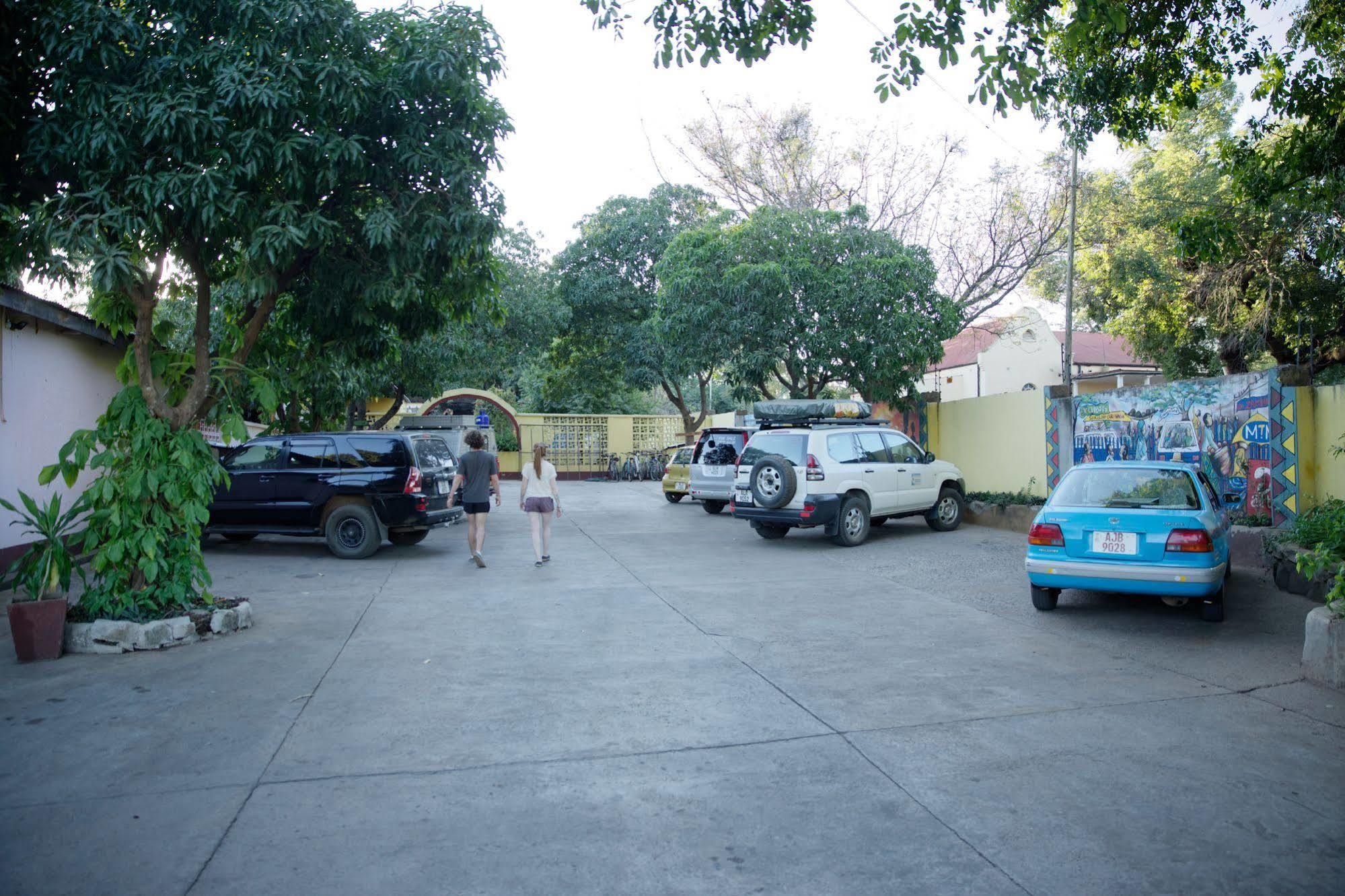 Jollyboys Backpackers Hostel ลิฟวิงสโตน ภายนอก รูปภาพ