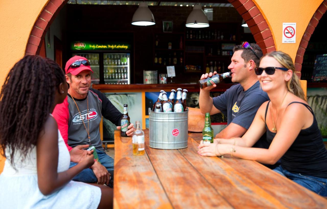 Jollyboys Backpackers Hostel ลิฟวิงสโตน ภายนอก รูปภาพ