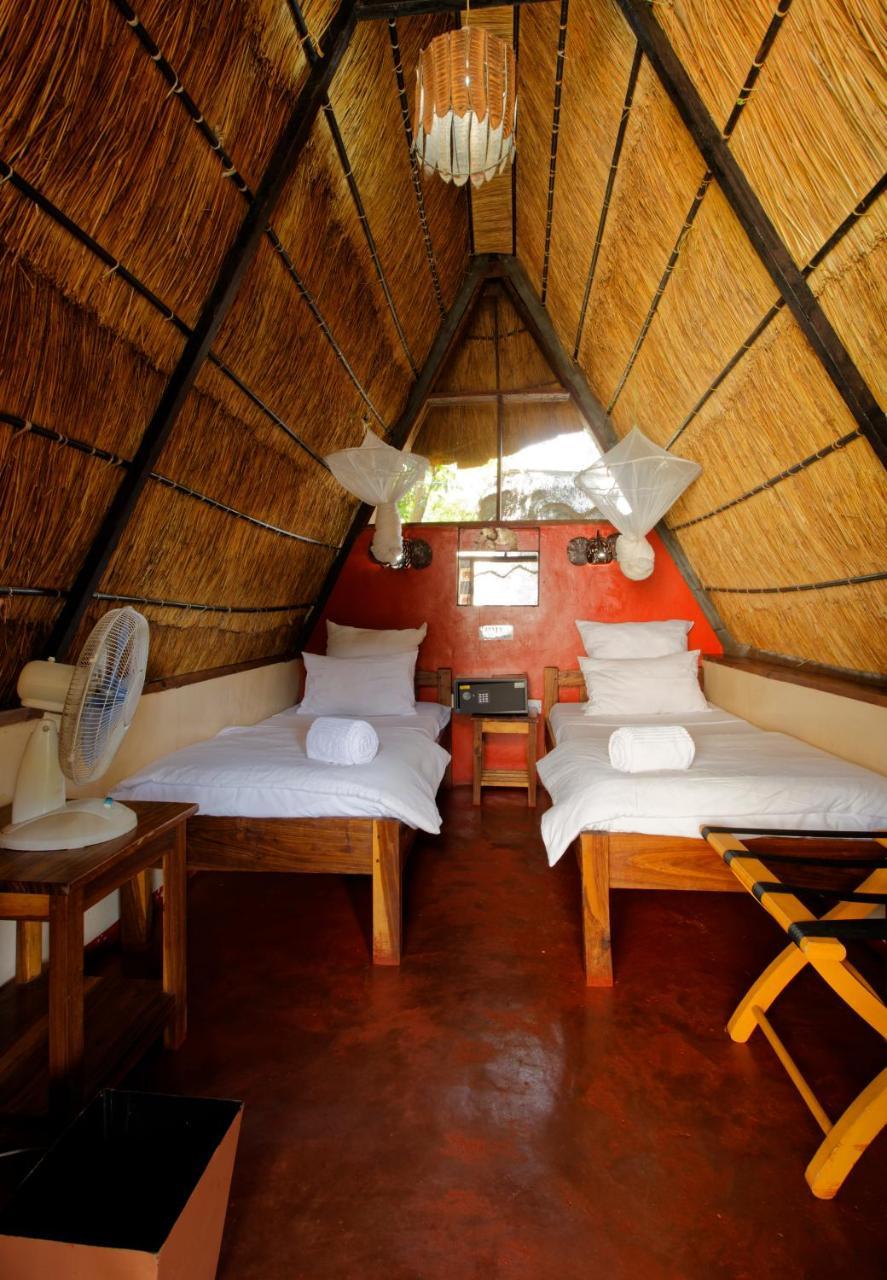 Jollyboys Backpackers Hostel ลิฟวิงสโตน ภายนอก รูปภาพ