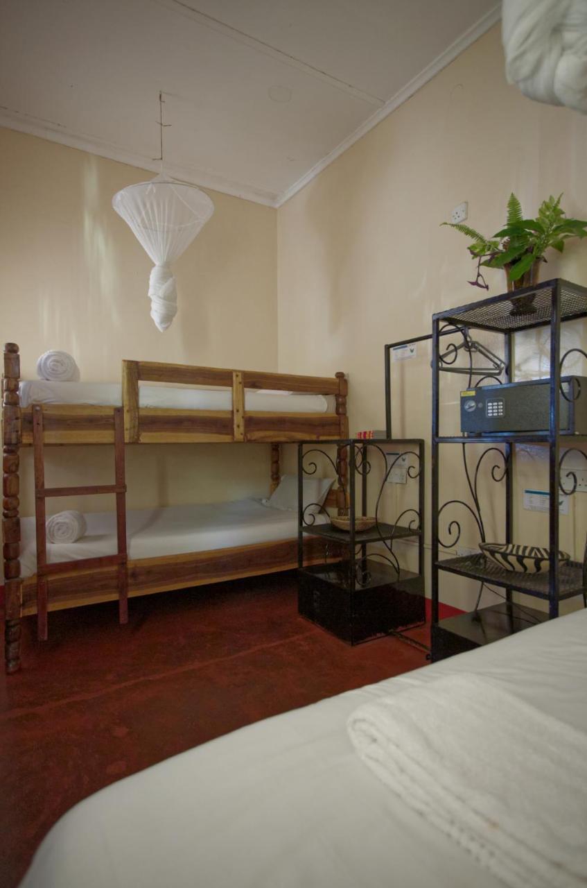 Jollyboys Backpackers Hostel ลิฟวิงสโตน ภายนอก รูปภาพ