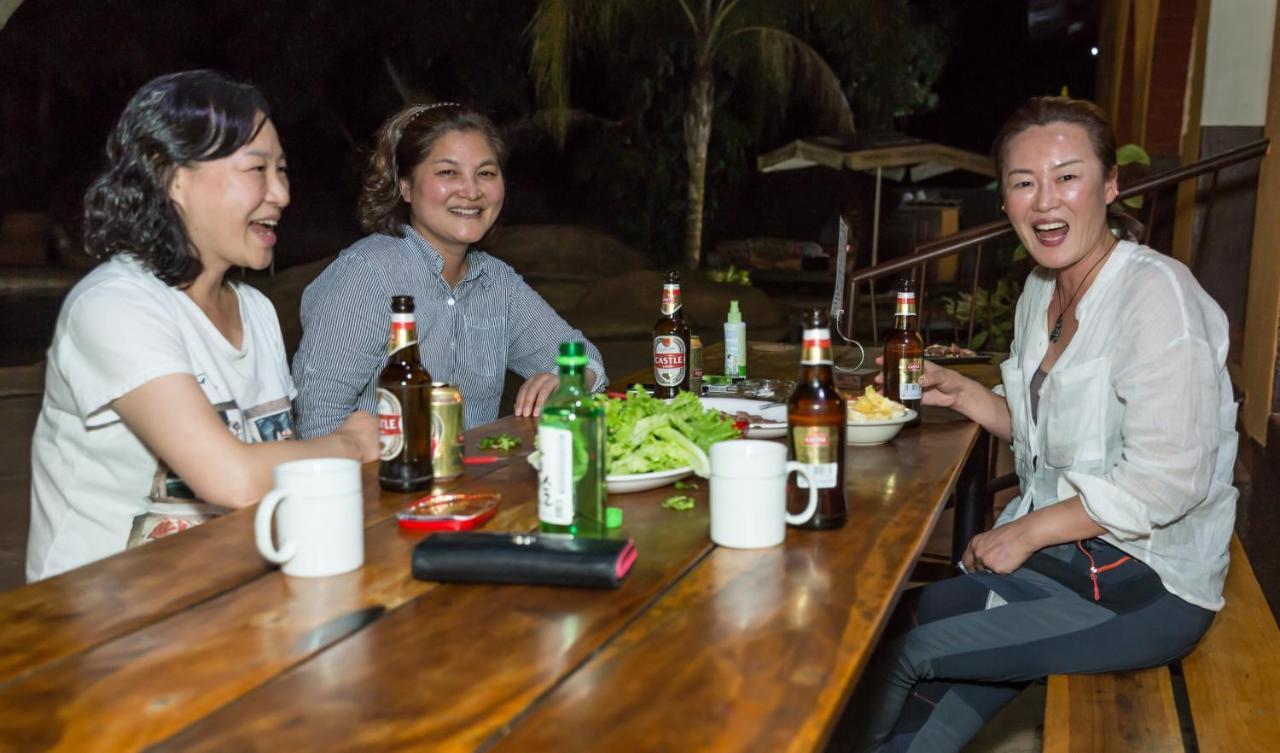 Jollyboys Backpackers Hostel ลิฟวิงสโตน ภายนอก รูปภาพ